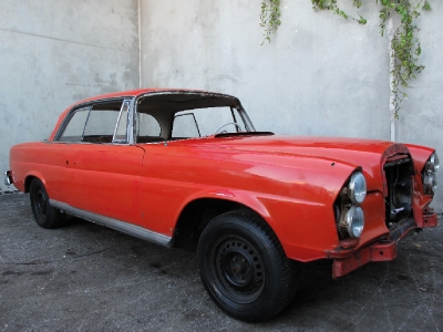 Mercedes-Benz 220SE coupe