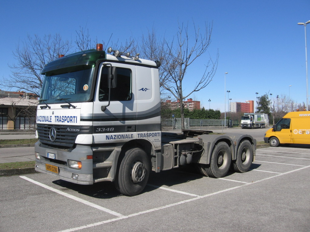 Mercedes-Benz Actros 3348