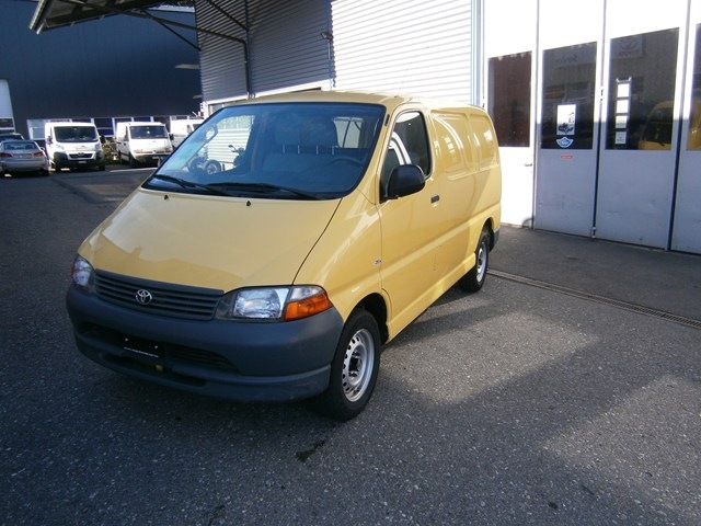 Toyota Hiace D-4D Van