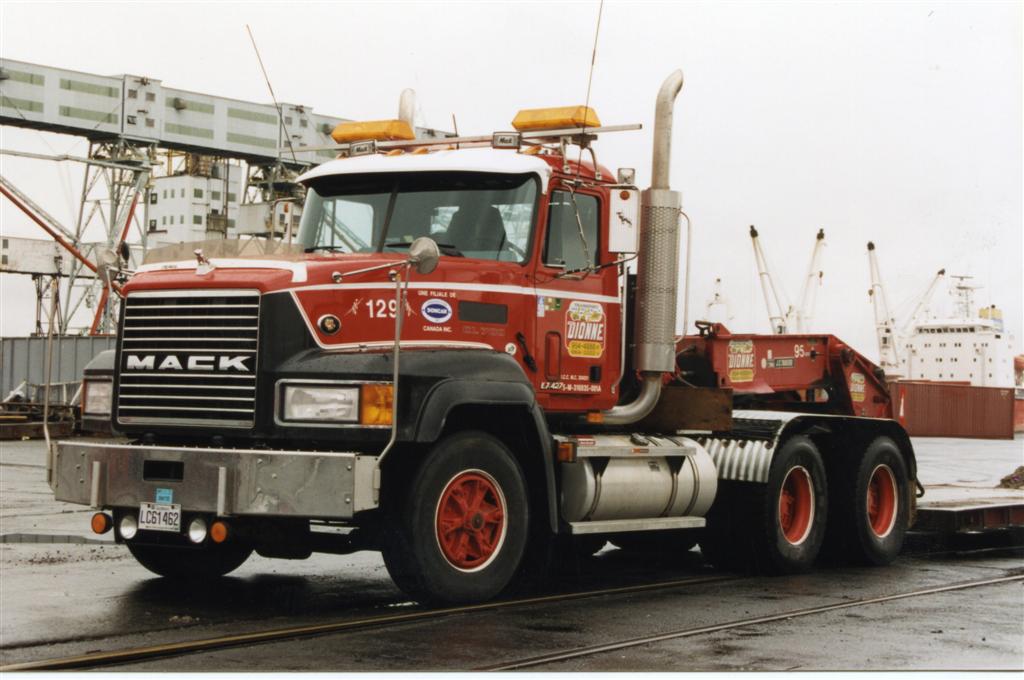 Mack CL700