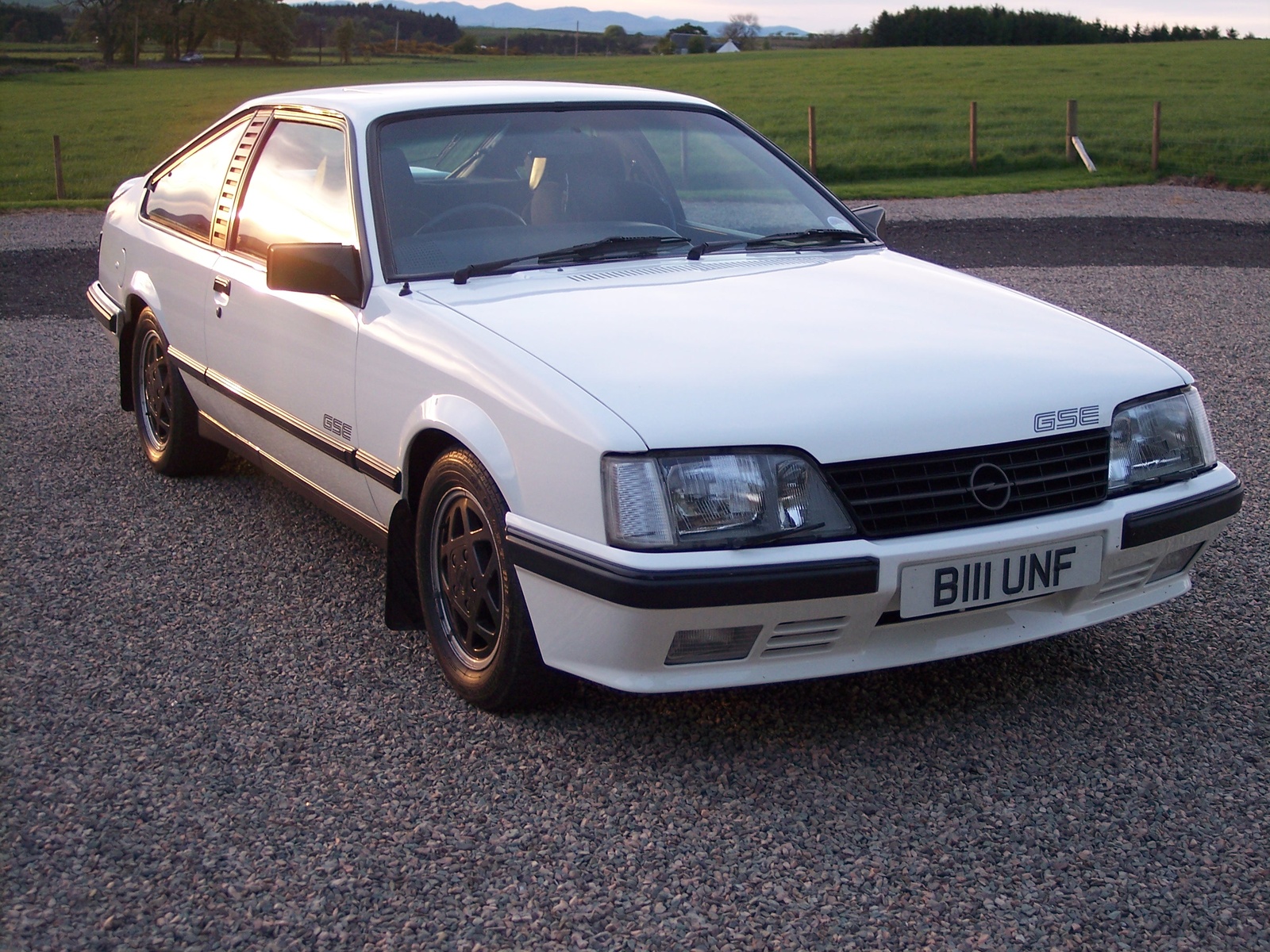 Opel monza 30 e