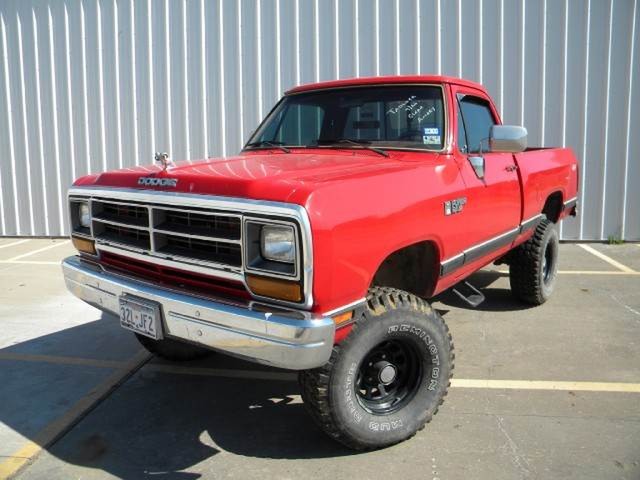 Dodge D-100 Power Wagon