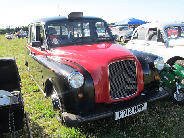 Carbodies London Taxi