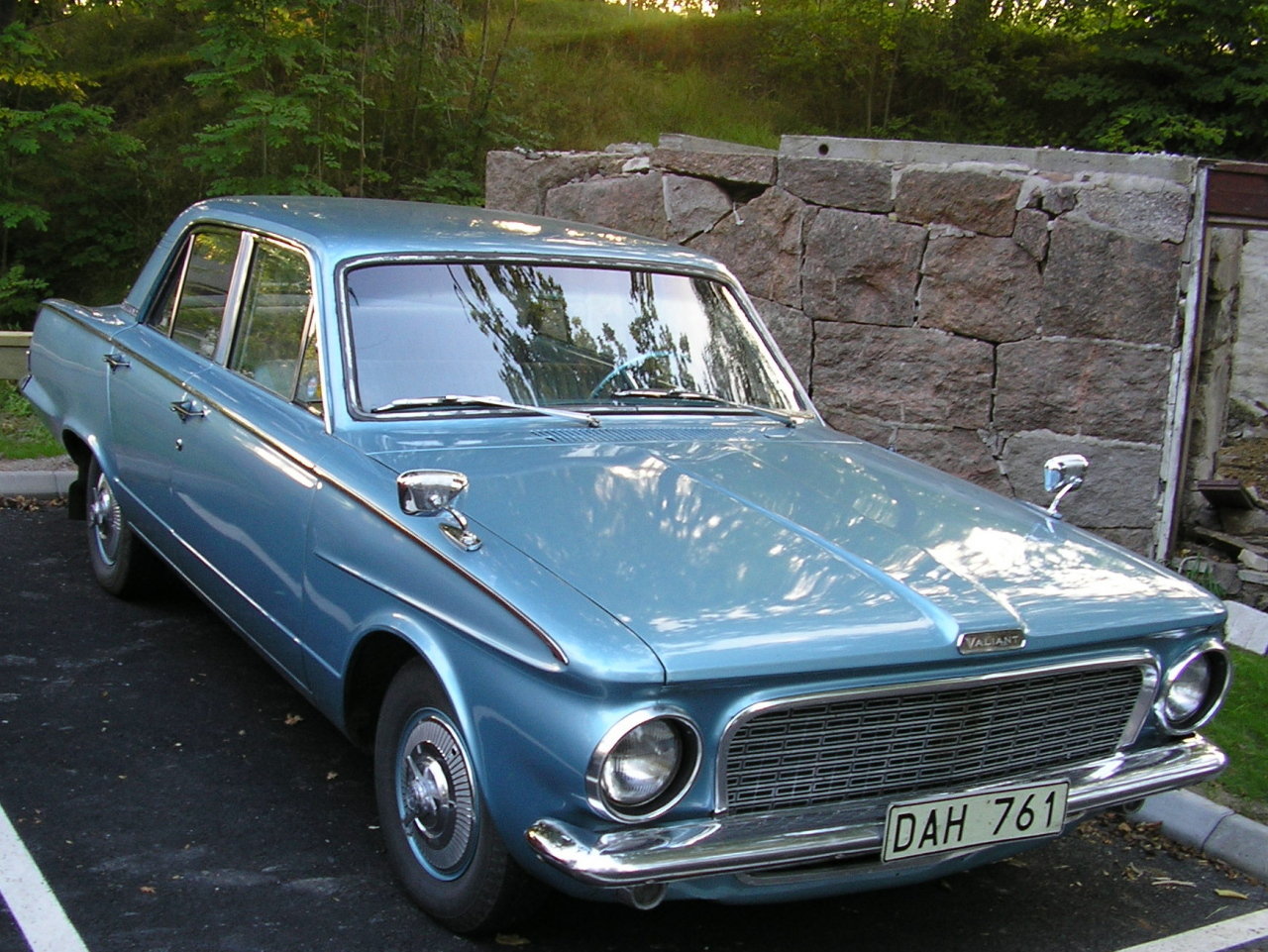 Chrysler Valiant V200 4dr