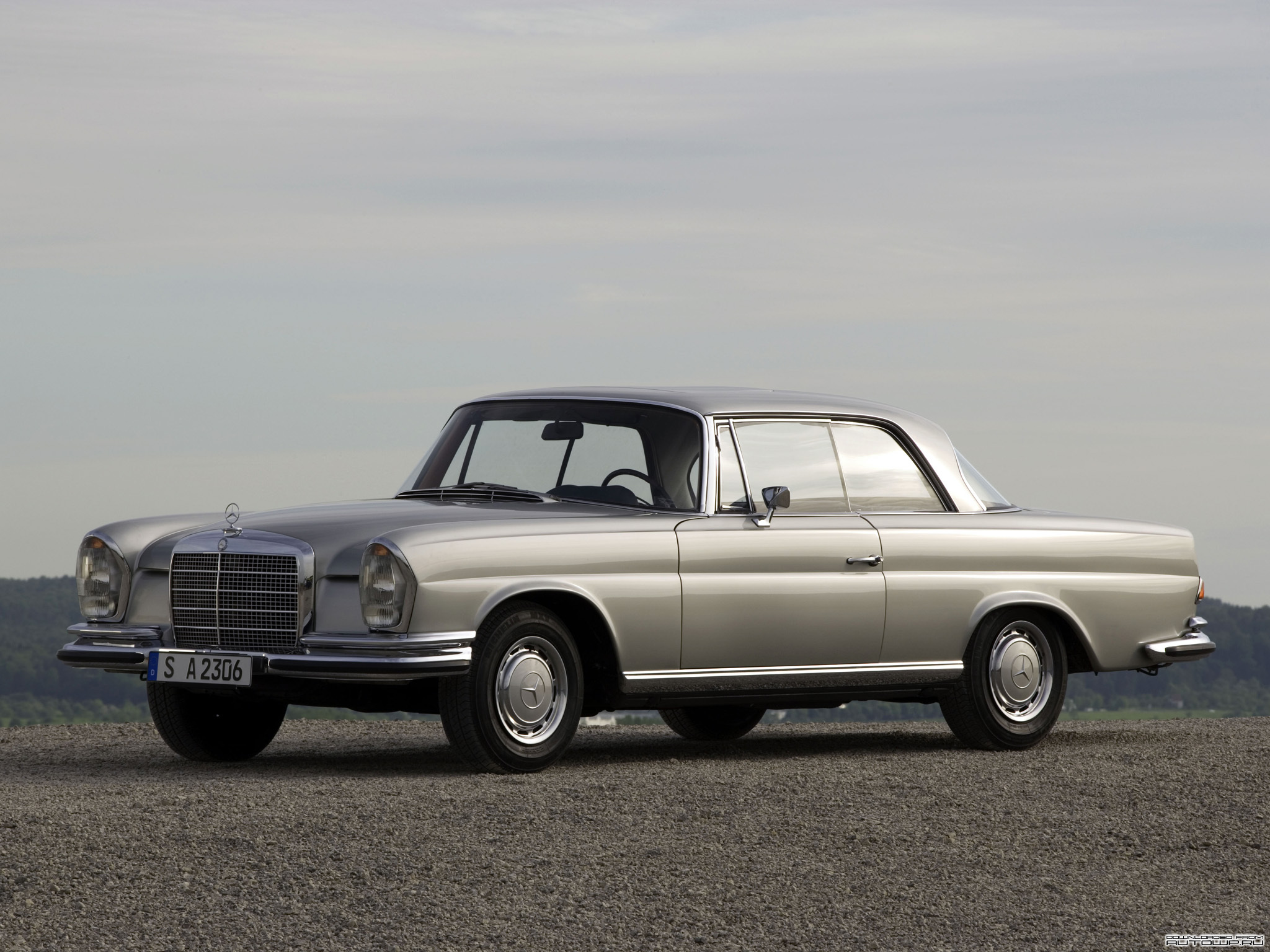 Mercedes-Benz 220 SE Coupe