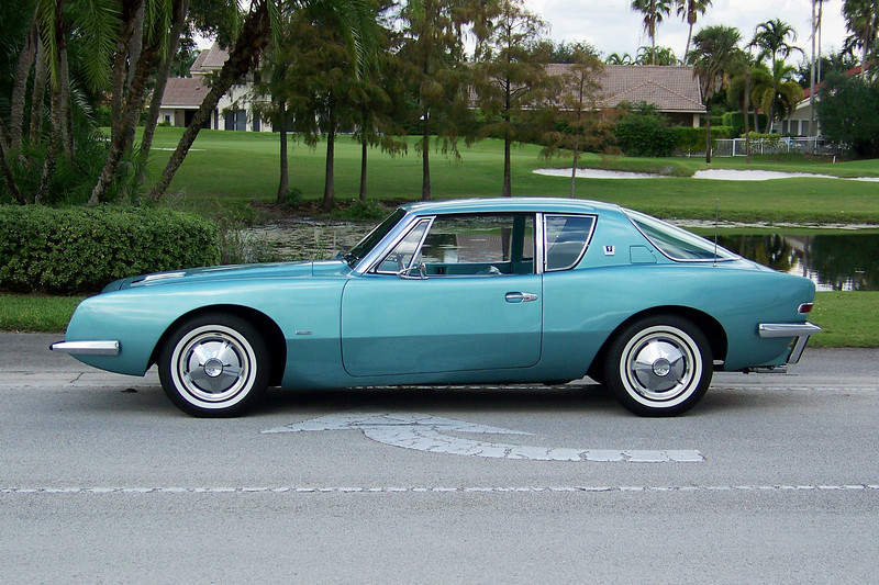 Studebaker Avanti R2