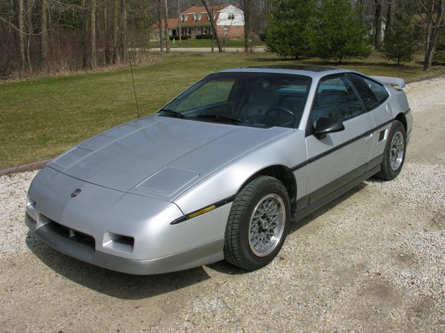 Pontiac Fiero GT 28L V6