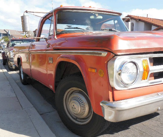 Dodge D-200 pickup