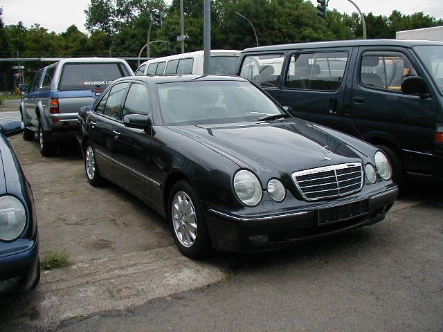 Mercedes-Benz 2233