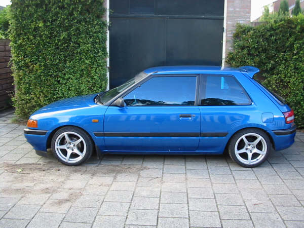 Mazda 323 16