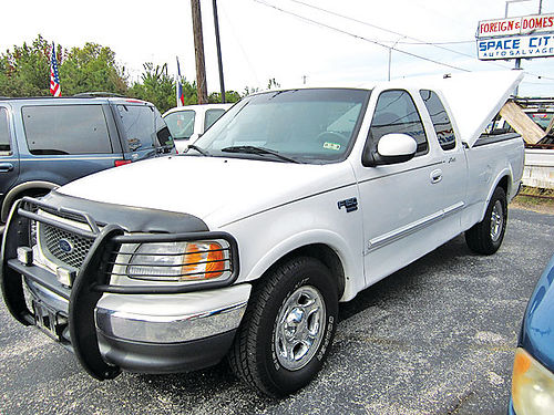 Ford F-150 Lariat V8