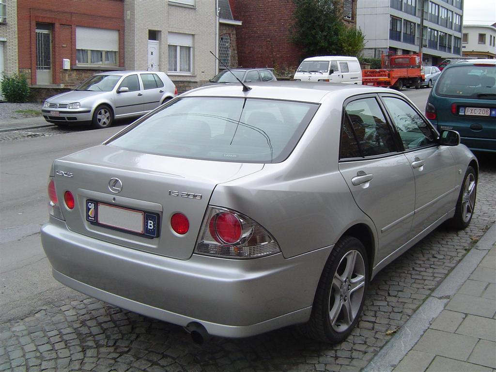 Lexus IS200