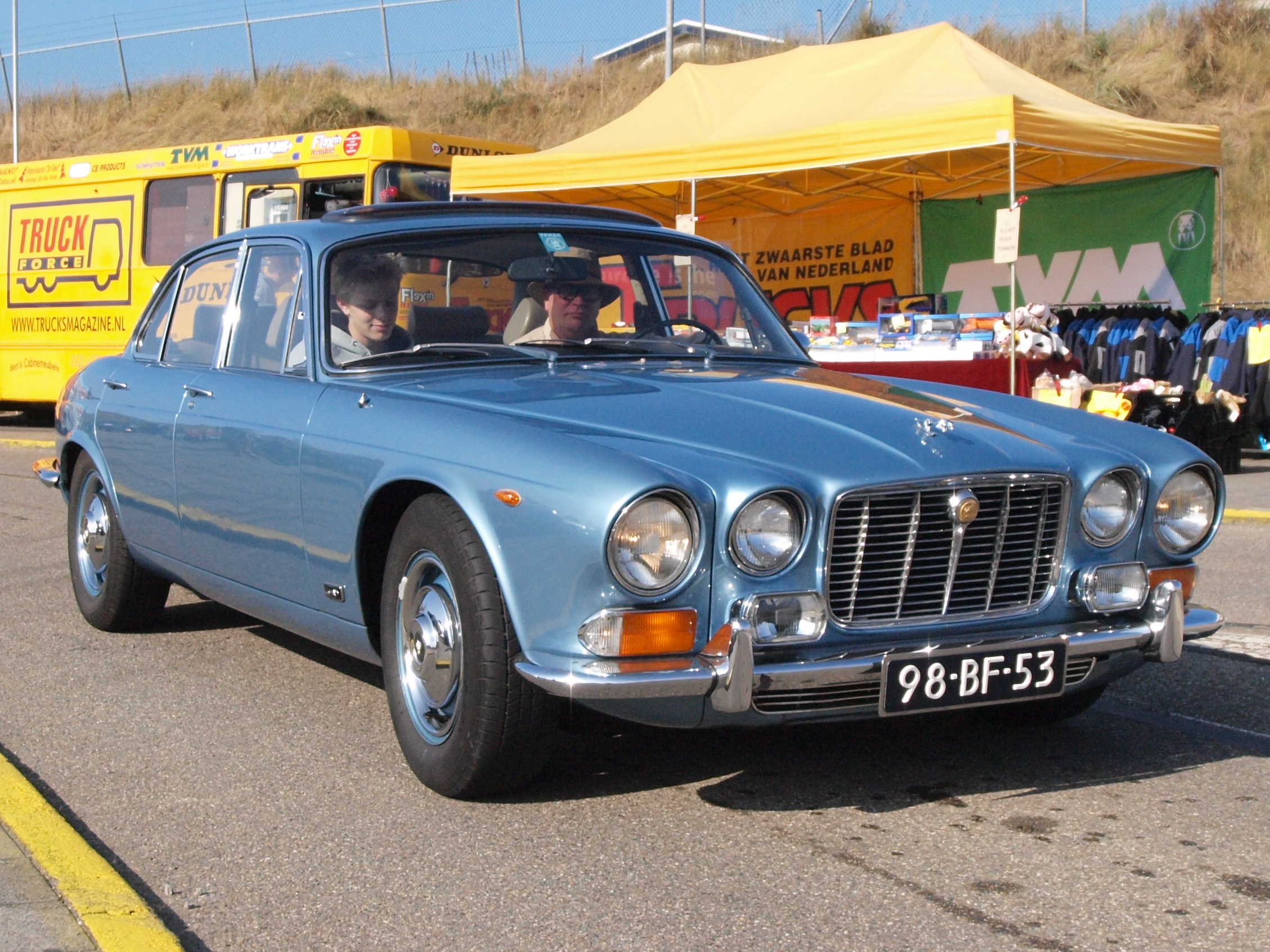 Jaguar XJ6 42