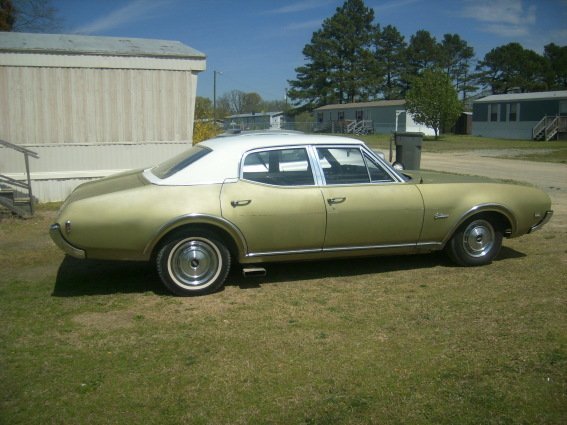 Oldsmobile Cutlass Sedan