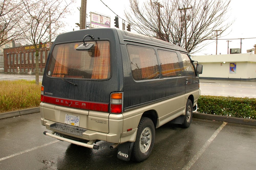 Mitsubishi Delica Star Wagon 2500 4WD