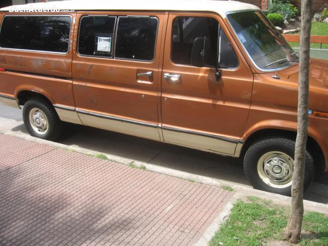 Ford Econoline Club Wagon XLT