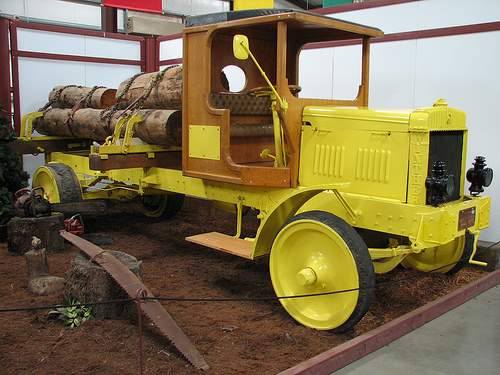 Winther 128 logging truck