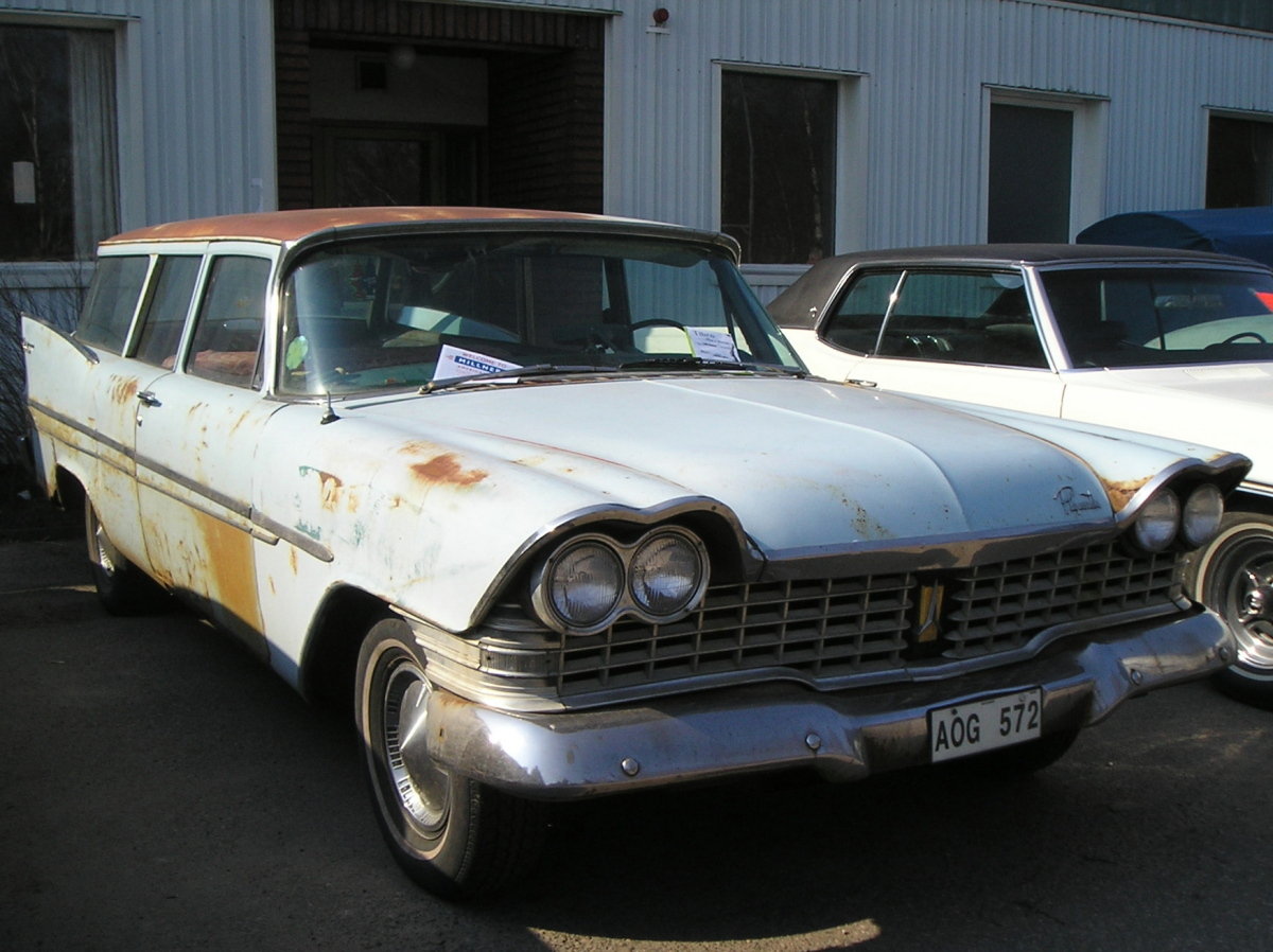Plymouth Belvedere 4-dr Wagon
