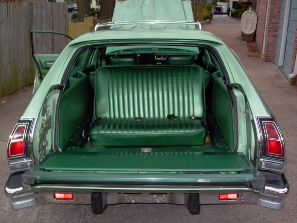 Plymouth Custom Suburban 2dr wagon