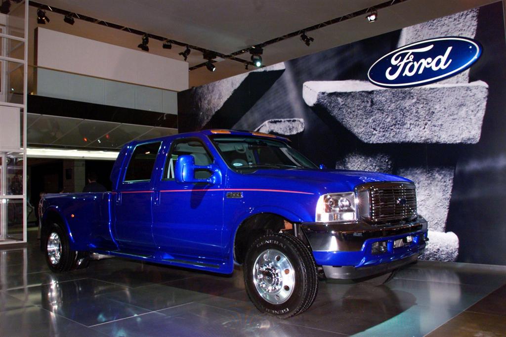 Ford F-650 dual cab truck