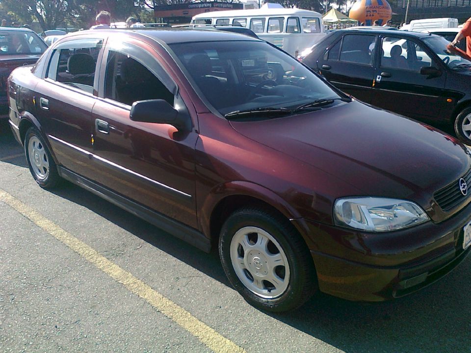 Chevrolet Astra 18 GLS Sedan