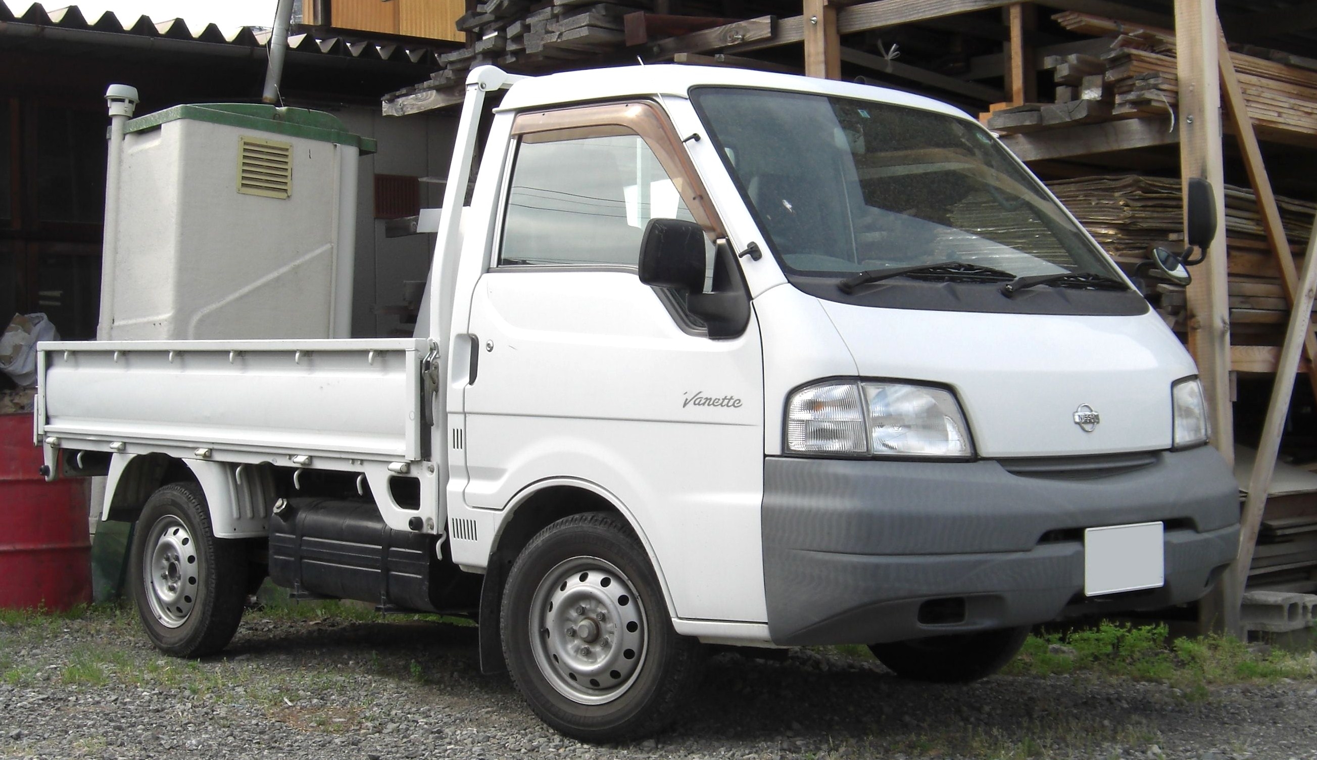 Nissan vanette van truck