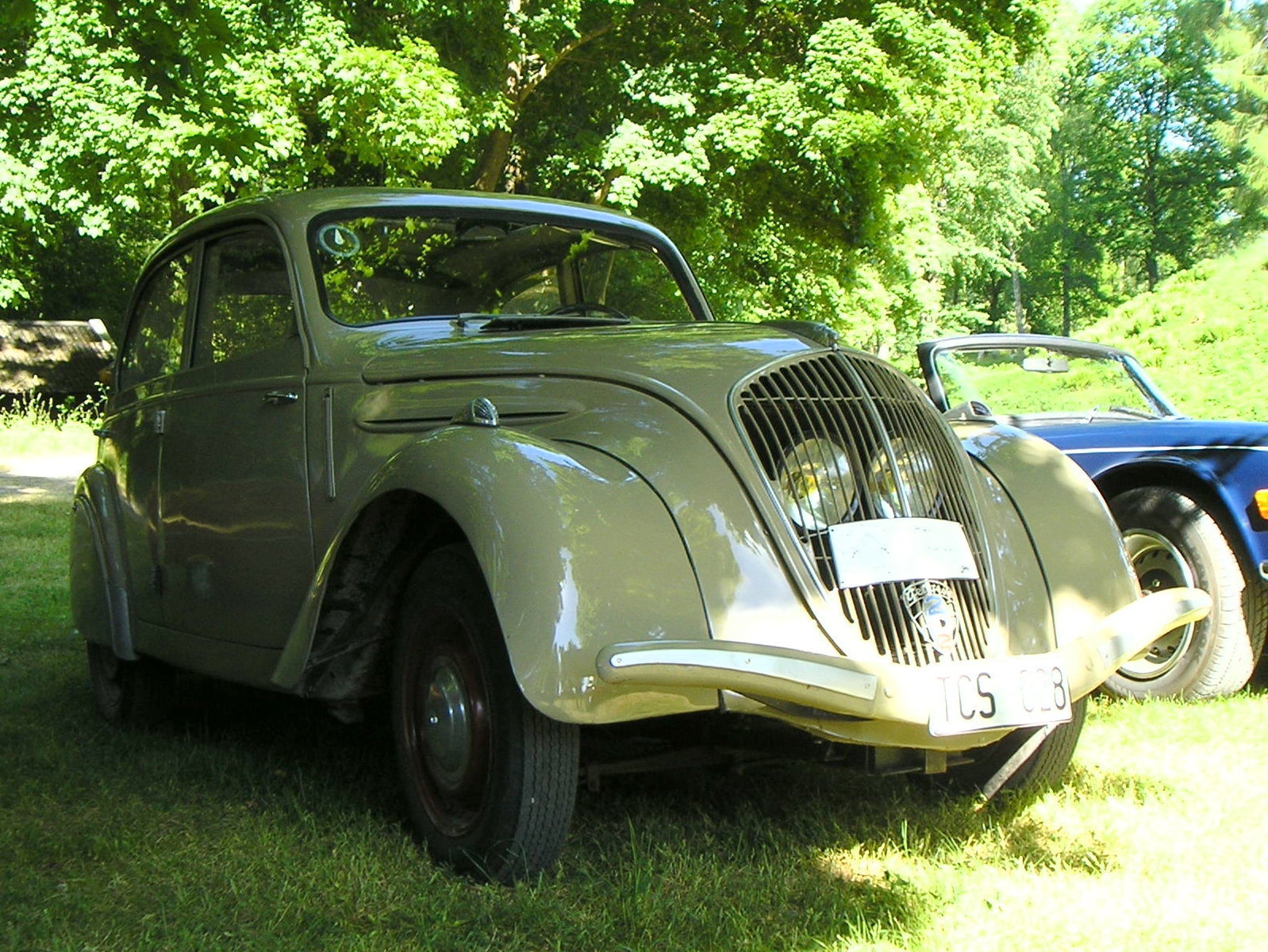 Peugeot 202 sedan