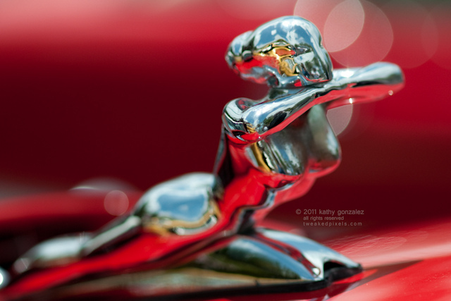 Nash Metropolitan hood ornament