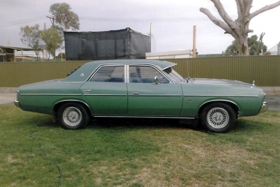 Chrysler CM sedan