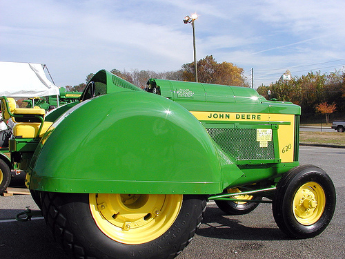 John Deere 620 Orchard