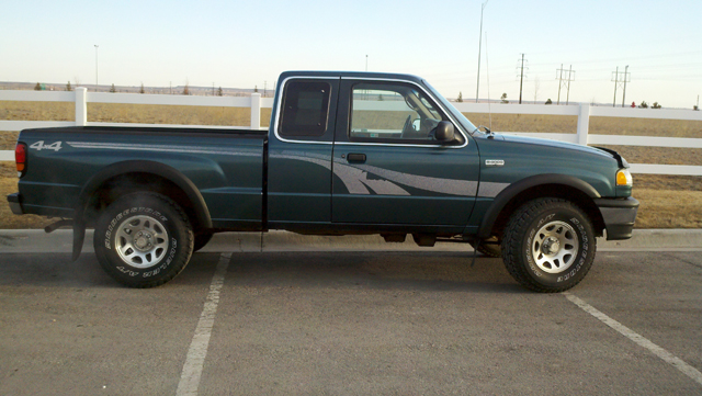 Mazda B 2000 SE-5 Cab Plus 4x4