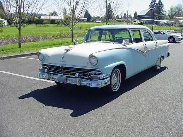 Ford Fairlane 4-Door Sedan