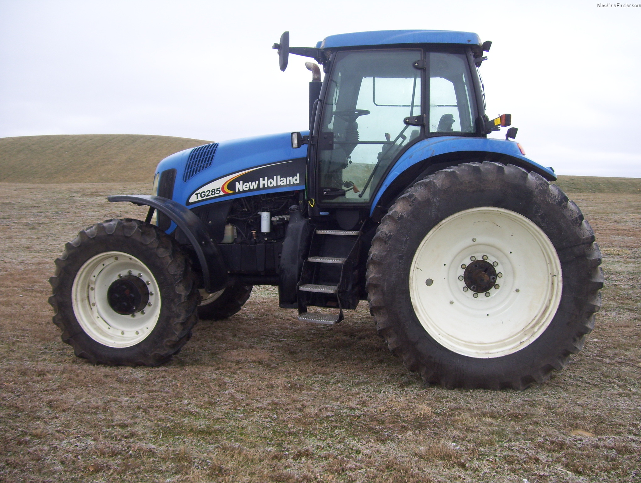 New Holland TG285