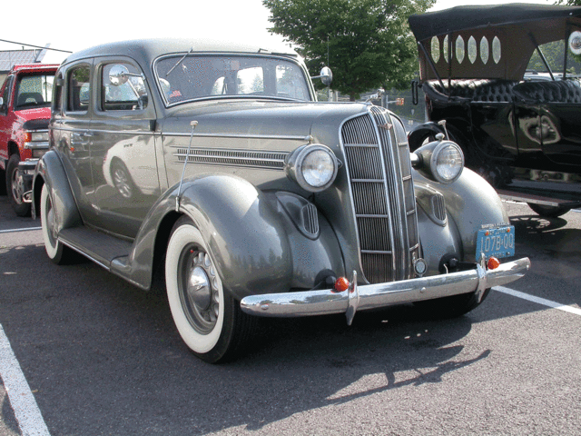 Dodge D-8 sedan