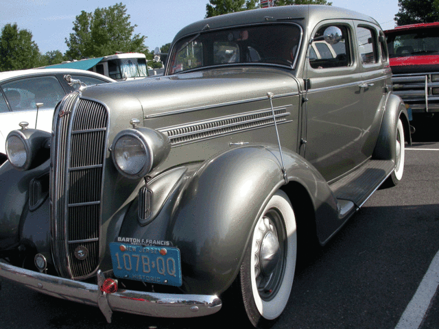 Dodge D-8 sedan