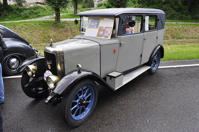 Bentley 2-Axle-Rigid Body Saloon