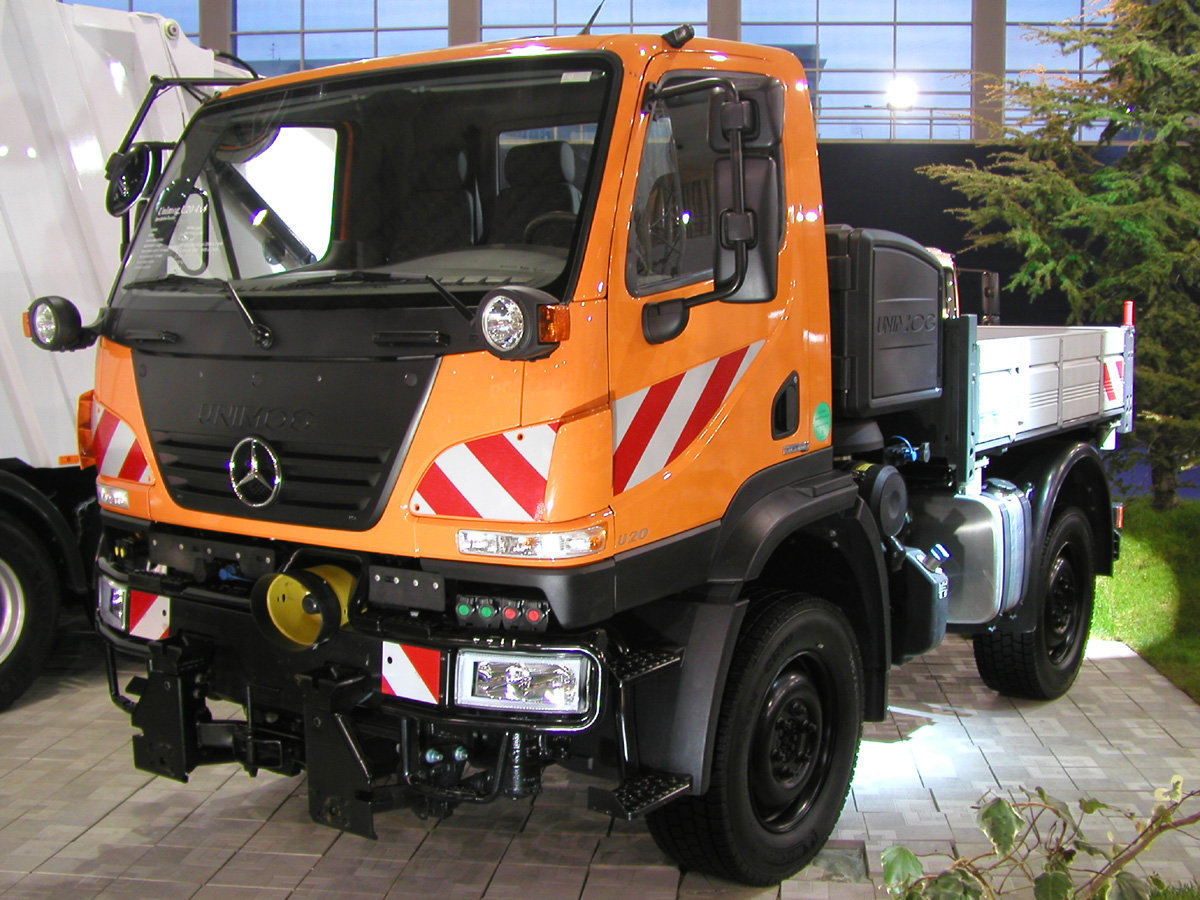 Мерседес Unimog u500 салон