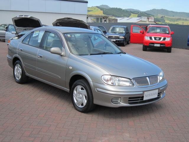 Nissan Bluebird 20 SE Saloon