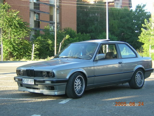 BMW 327i