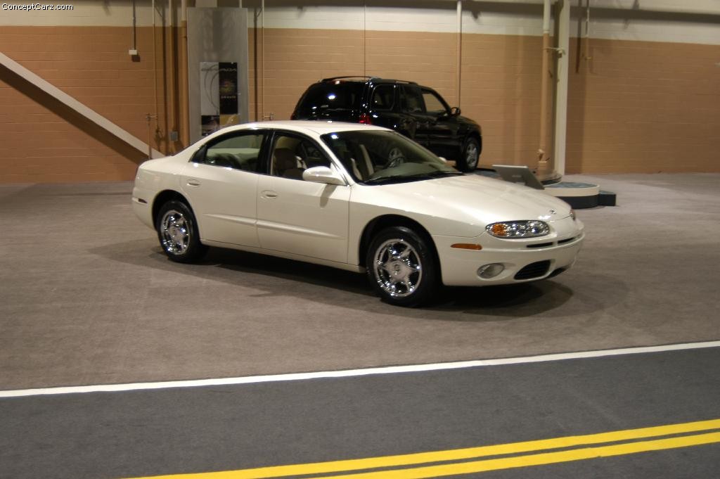 Oldsmobile Aurora 2003