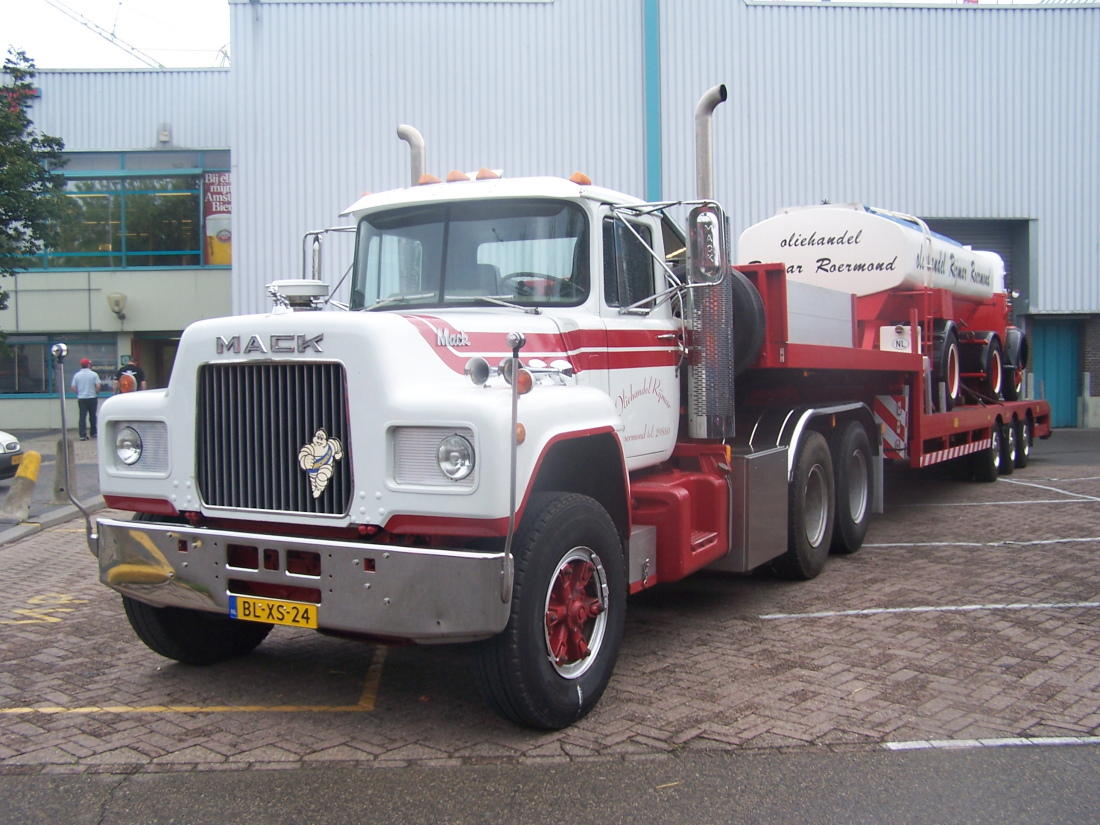 Mack RW700 Superliner