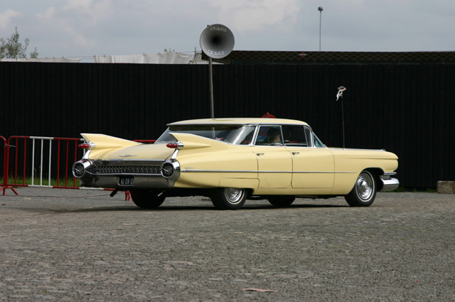 Cadillac Sedan De Ville 4 window