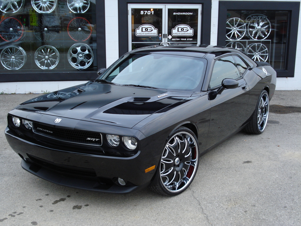 Dodge Challenger SRT-8