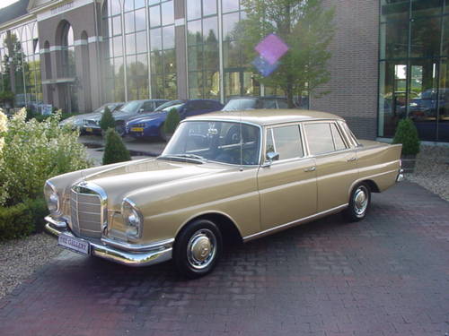 Mercedes-Benz 220 Heckflosse