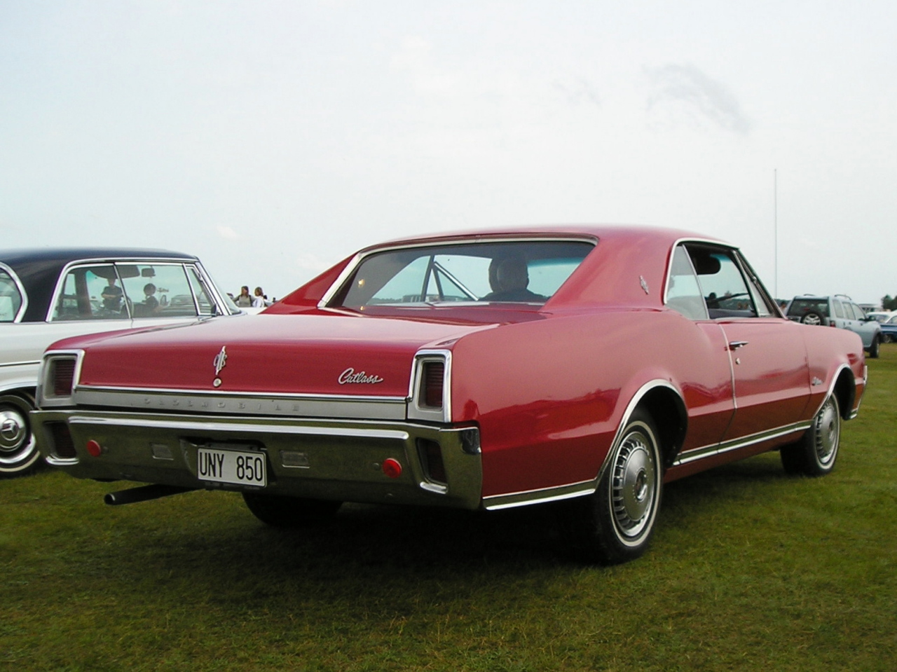 Oldsmobile Cutlass Supreme 2dr HT