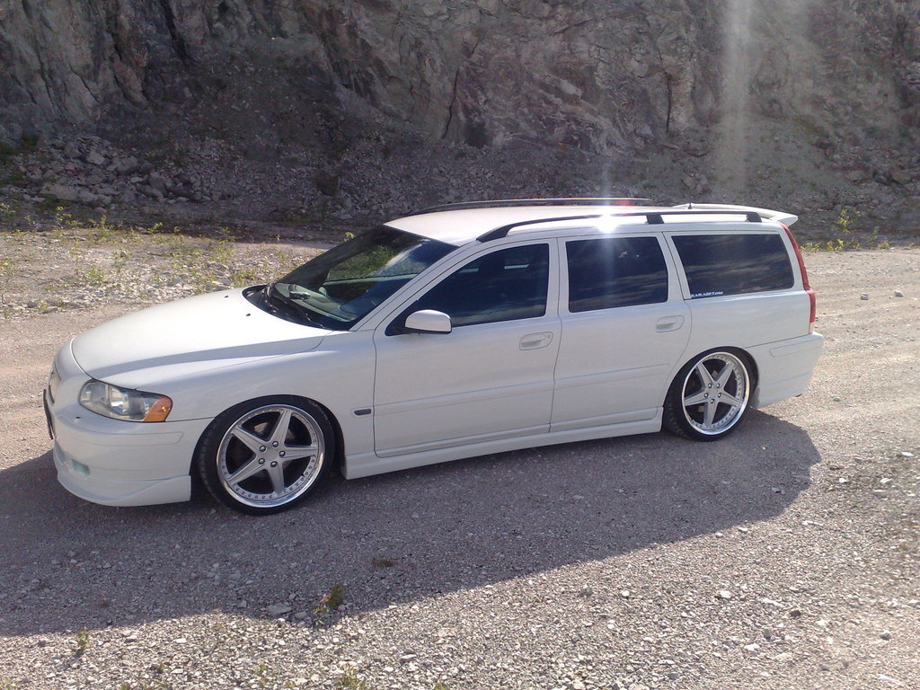 Volvo V70 R