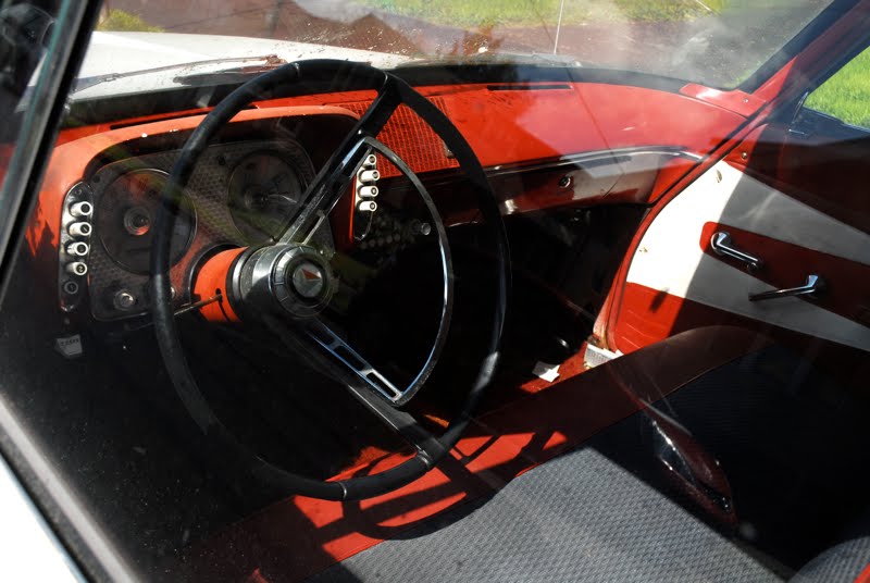 Plymouth Valiant V200 4dr