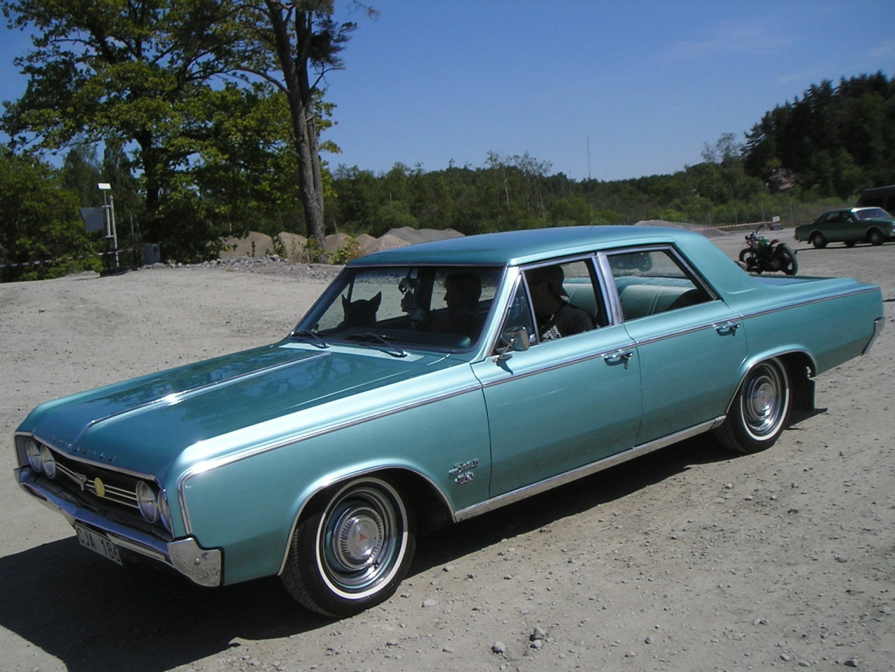 Oldsmobile F-85 De Luxe 4dr