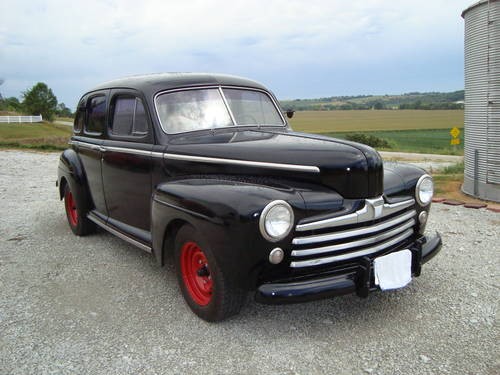 Ford Deluxe 4-dr Sedan Ford Deluxe 4-dr Sedan