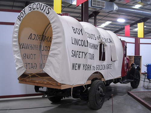 REO 2 Ton 6X6 Military Truck with Searchlight